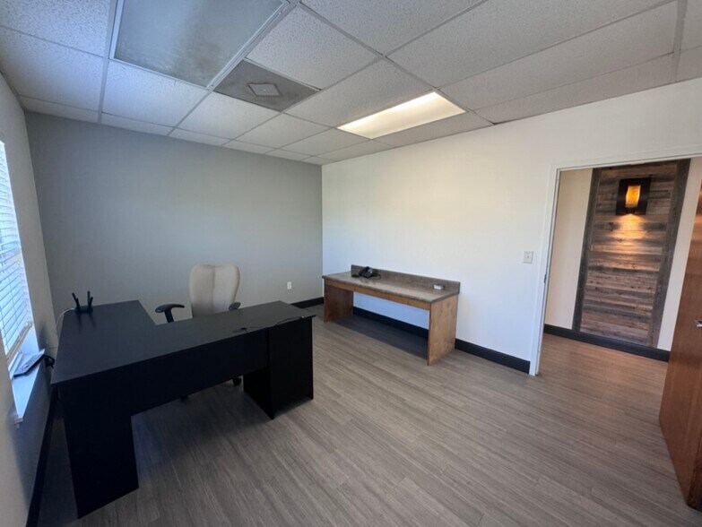 More Photos Of 10 Accountants Cir, Seneca Coworking Space