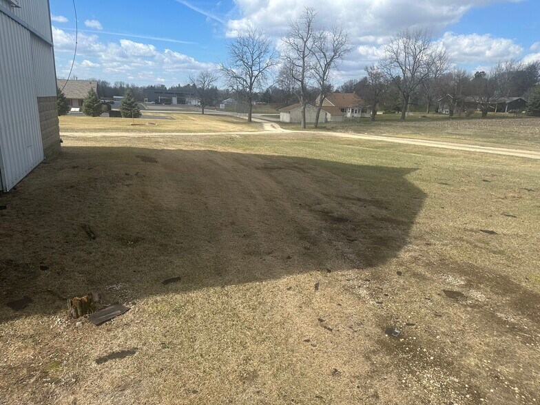 More Photos Of 636 S East St, Mount Carroll Warehouse For Sale