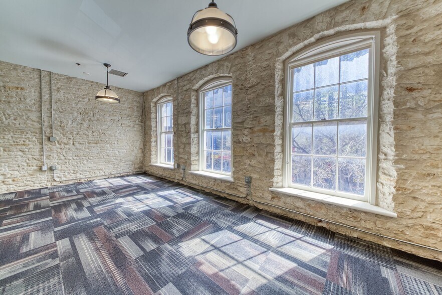 More Photos Of 200 E 6th St, Austin Loft Creative Space For Lease