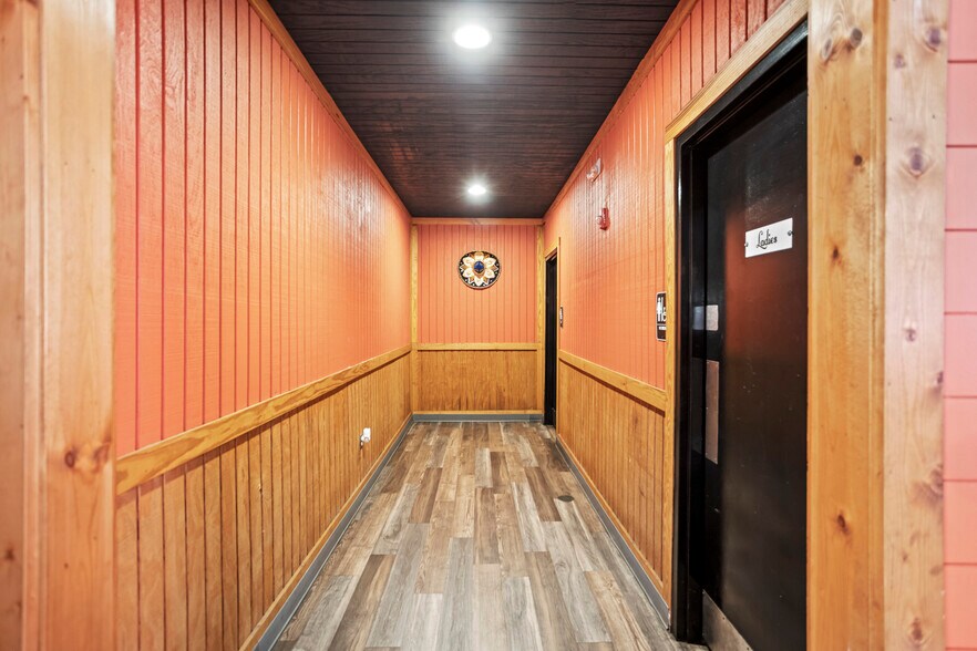 More Photos Of 762 Veterans Pky, Hinesville Restaurant For Sale