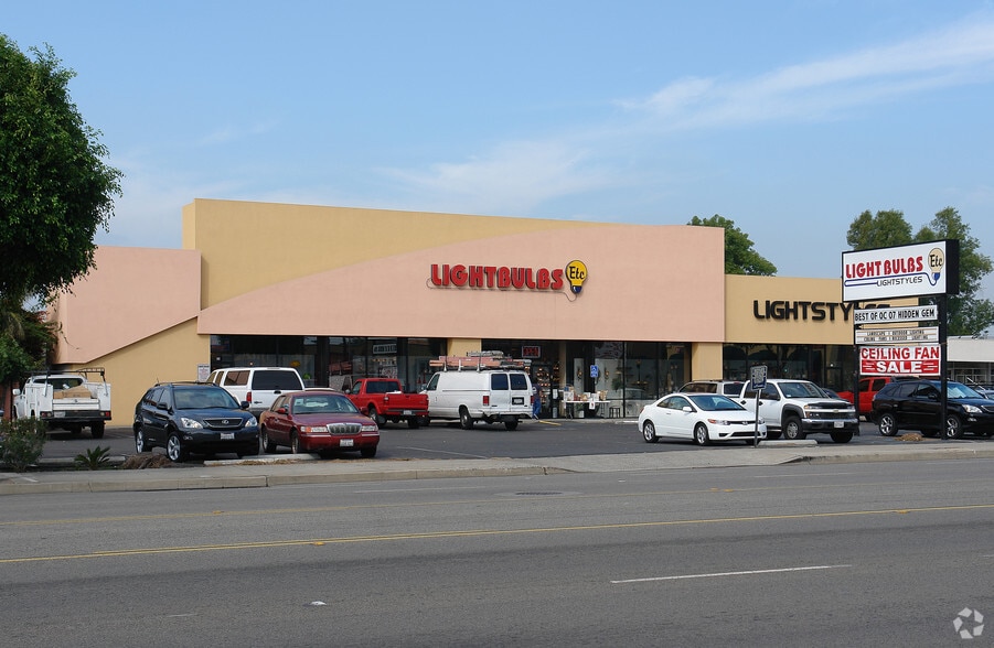 More Photos Of 658 N Tustin St, Orange Freestanding For Sale