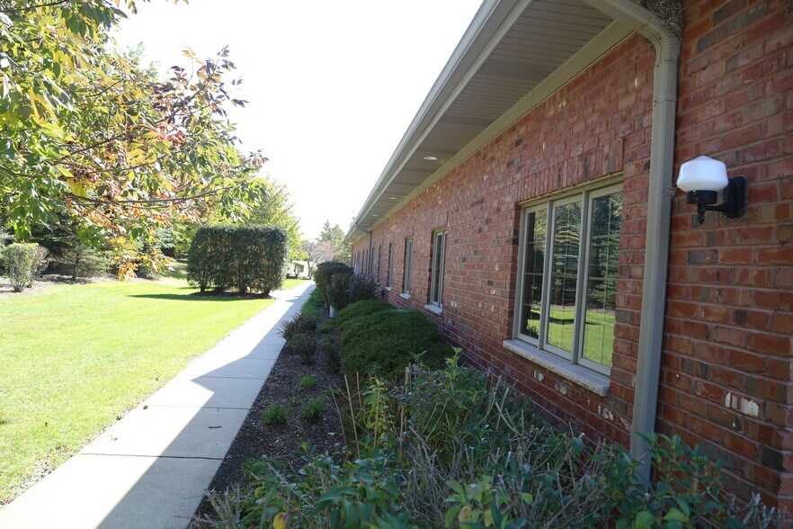 More Photos Of 16621 107th St, Orland Park Office For Sale