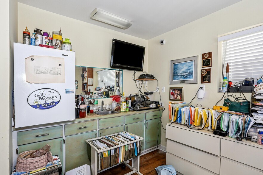 More Photos Of 8460 Gulf Blvd, Navarre Freestanding For Sale