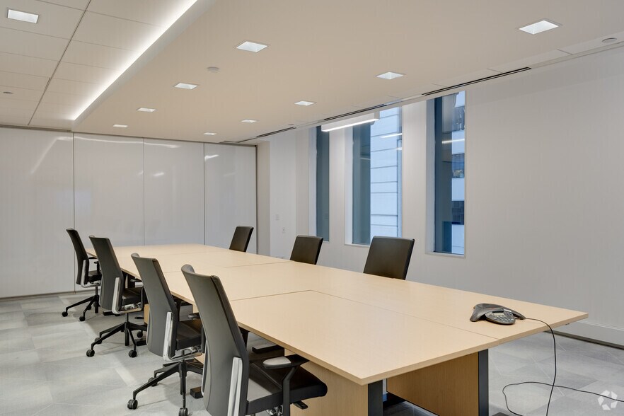 More Photos Of 10 S LaSalle St, Chicago Office For Lease