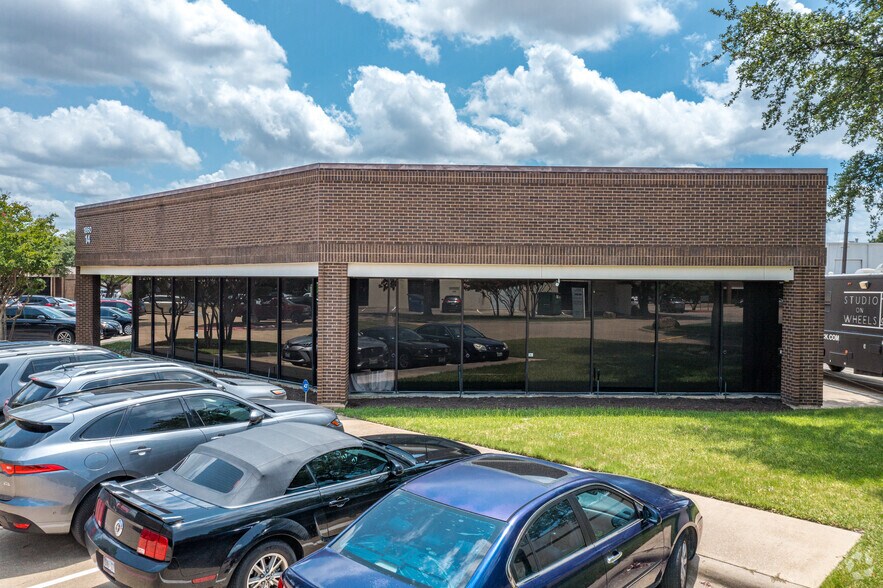 More Photos Of 1850 Crown Dr, Dallas Unknown For Lease