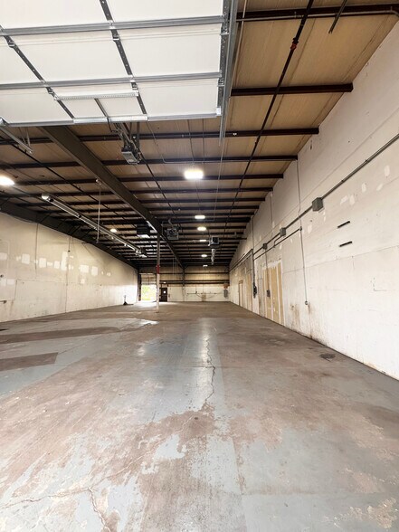 More Photos Of 740 Industrial Dr, Cary Manufacturing For Lease