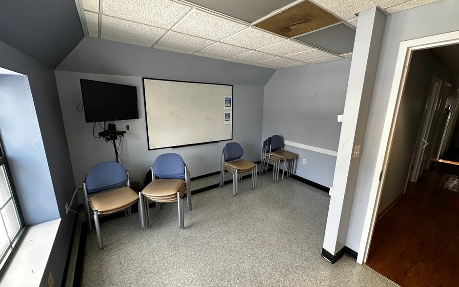 More Photos Of 105 Merrick St, Worcester Medical For Sale