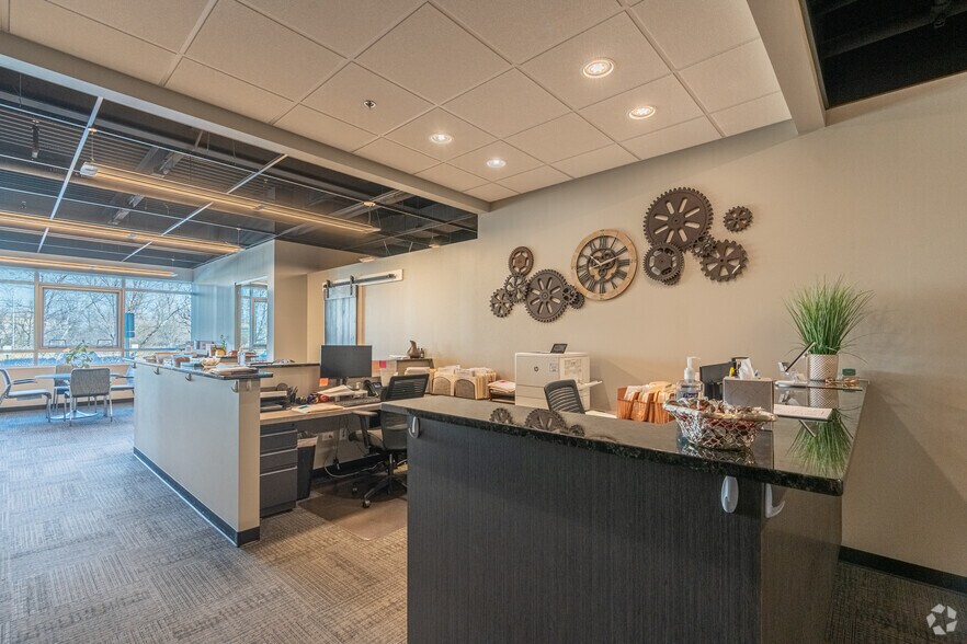 More Photos Of 7851 W 185th St, Tinley Park Unknown For Lease