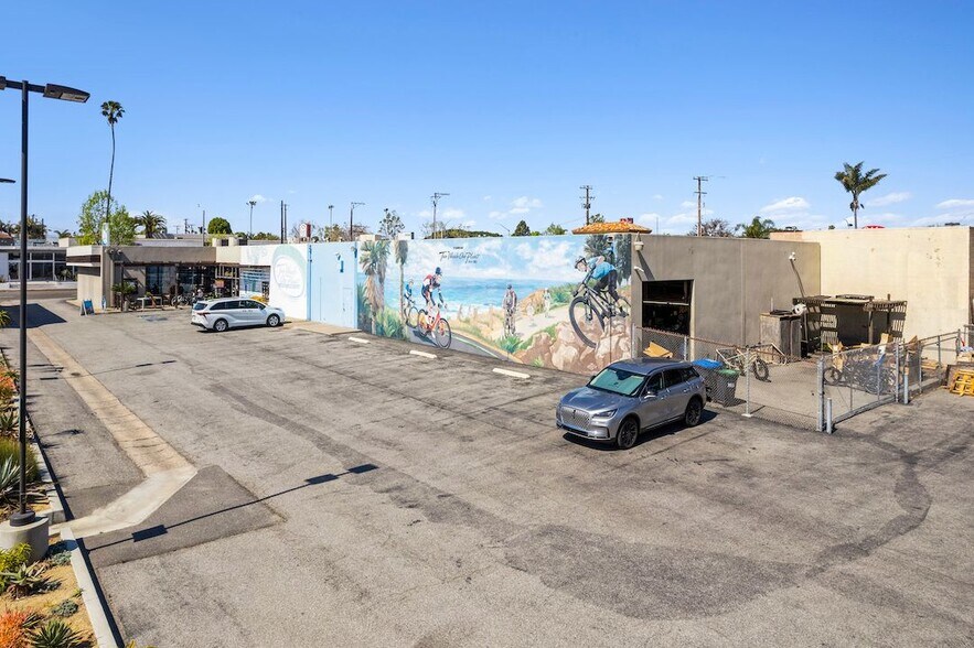More Photos Of 420 E 17th St, Costa Mesa Freestanding For Lease