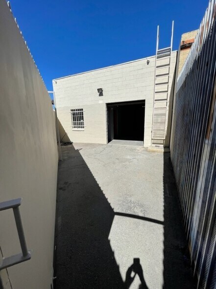 More Photos Of 14758 Keswick St, Van Nuys Light Manufacturing For Lease