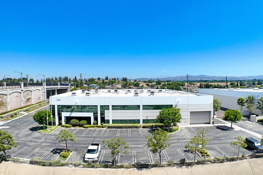 More Photos Of 1500 Lakeview Loop, Anaheim Distribution For Lease