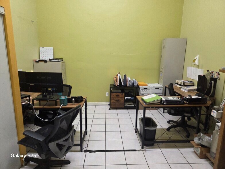 More Photos Of 4520 S Western Ave, Los Angeles General Retail For Sale