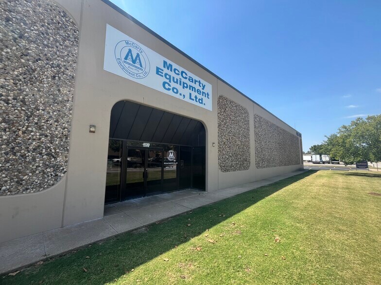 More Photos Of 4130-4150 Will Rogers Pky, Oklahoma City Warehouse For Lease