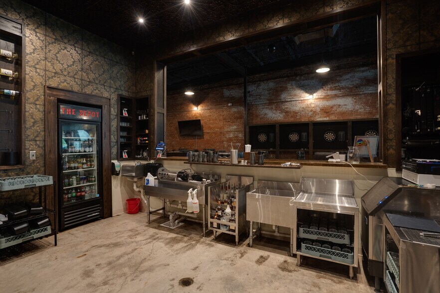 More Photos Of 809 Ohio Ave, Wichita Falls Bar For Sale