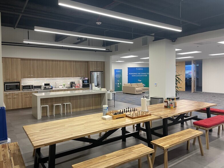 More Photos Of 2560 N 1st St, San Jose Loft Creative Space For Lease