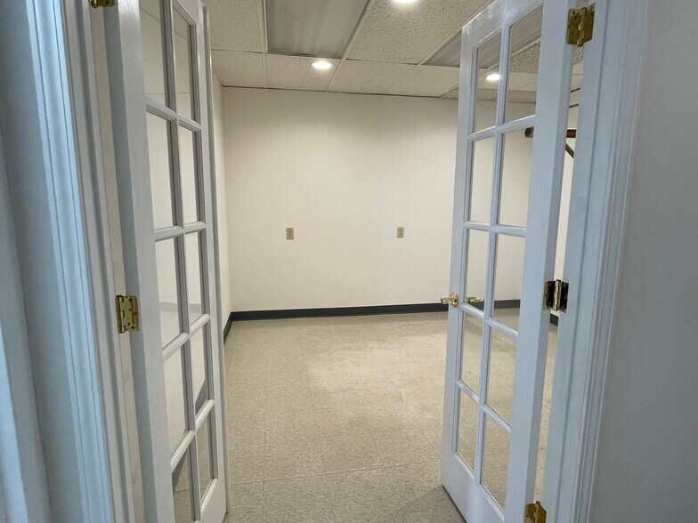 More Photos Of 75 Dillon Ave, Campbell Service For Sale