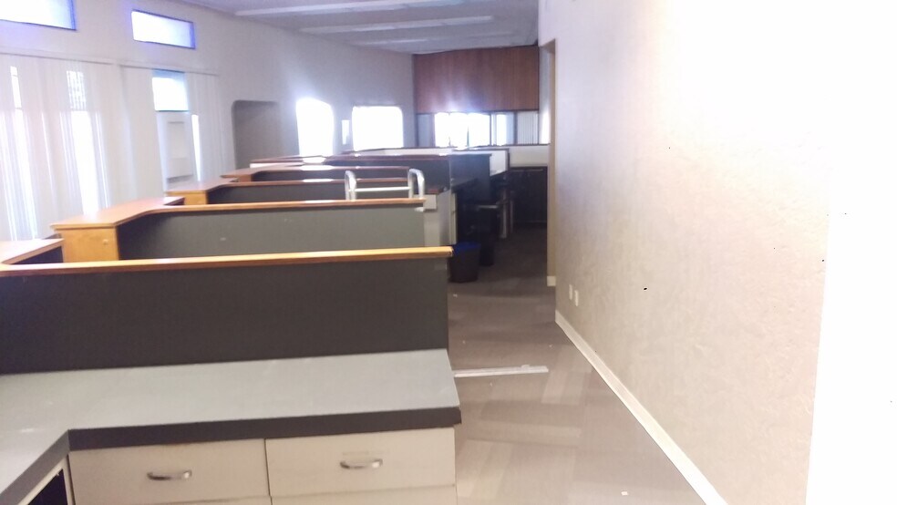 More Photos Of 112 N Grand Ave, Nogales General Retail For Sale