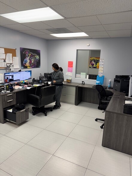 More Photos Of 16666 NE 19th Ave, North Miami Beach Office For Lease