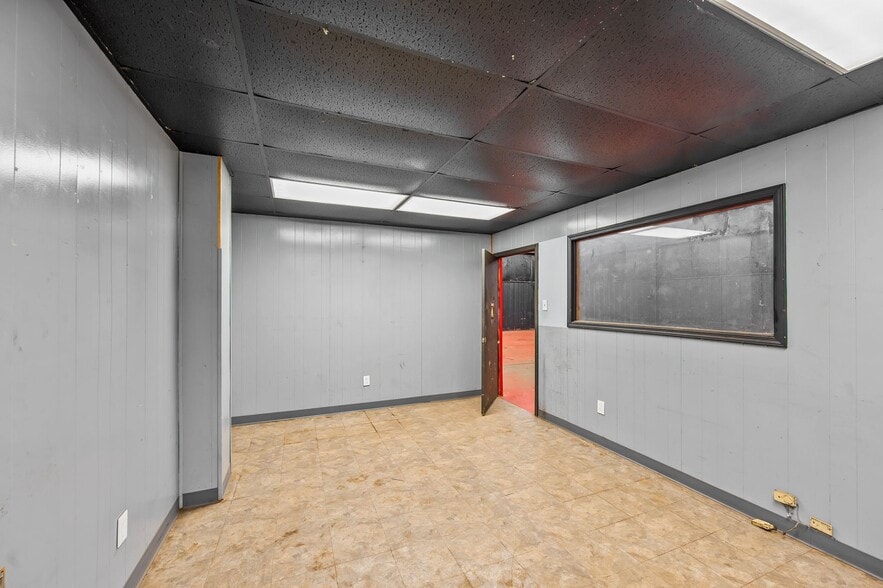 More Photos Of 110 Orbit Rd, Statesville Flex For Lease