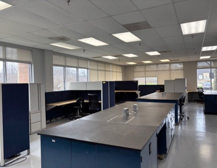 More Photos Of 6670 W Snowville Rd, Brecksville Light Manufacturing For Lease