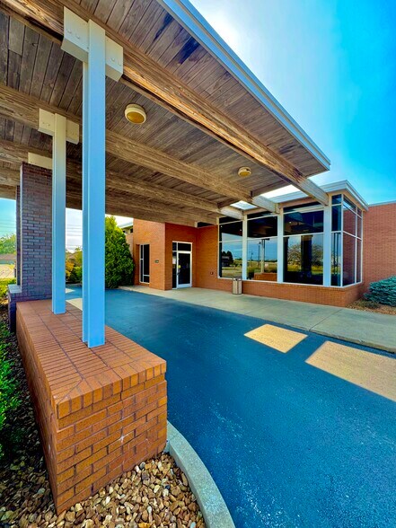 More Photos Of 1239 E 4th Street Rd, Seymour Office For Lease