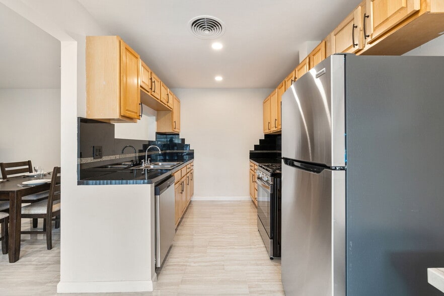 More Photos Of 1425 S Via Soledad, Palm Springs Apartments For Sale