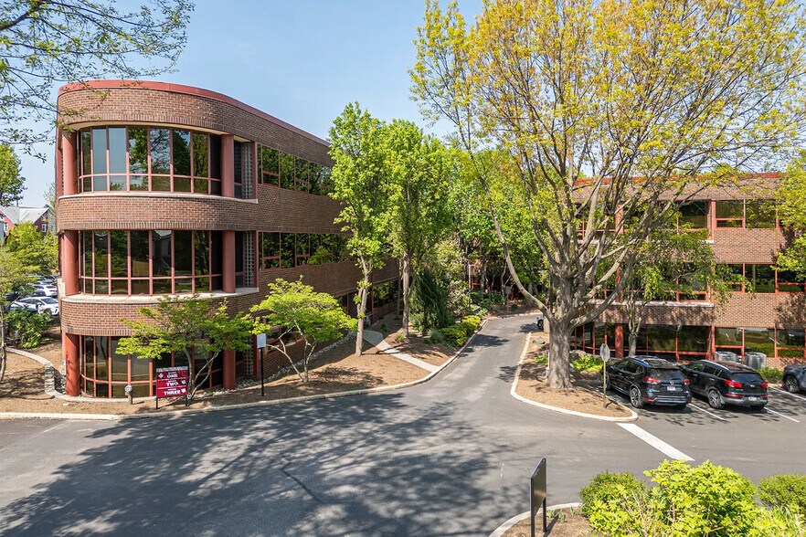 More Photos Of 919 Conestoga Rd, Bryn Mawr Office For Lease