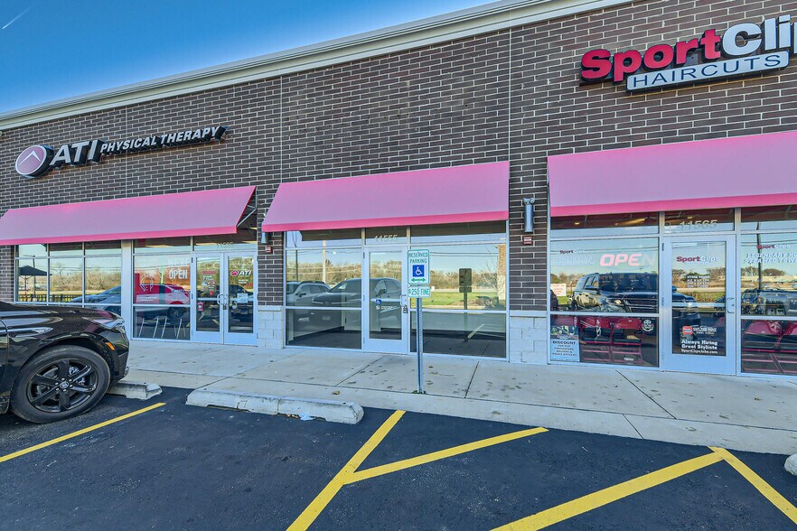 More Photos Of 11525 US Highway 14, Woodstock General Retail For Lease