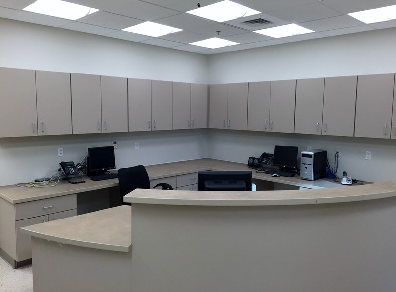 More Photos Of 4532 N Mesa St, El Paso Medical For Lease