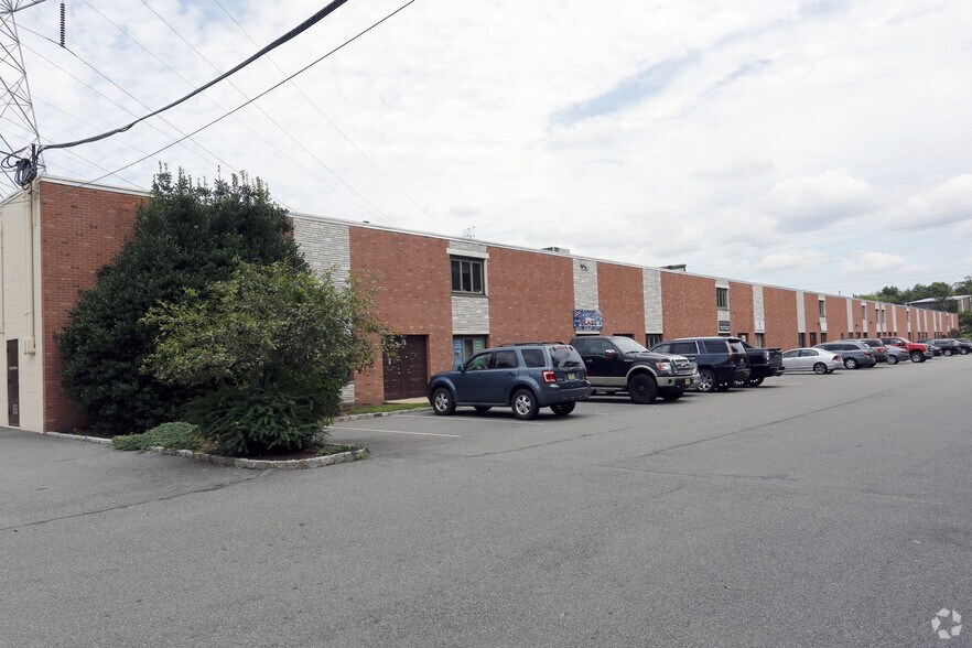 More Photos Of 13 Merry Ln, East Hanover Warehouse For Lease