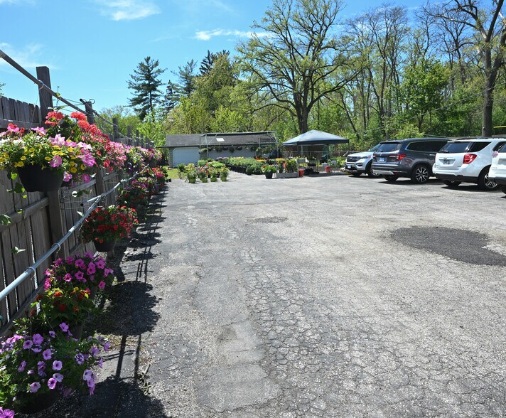 More Photos Of 310 W Irving Park Rd, Wood Dale General Retail For Sale