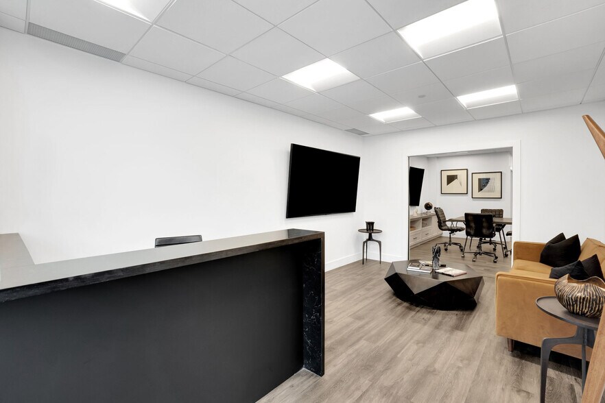 More Photos Of 7611 Pine Valley Dr, Vaughan Storefront Retail Office For Lease