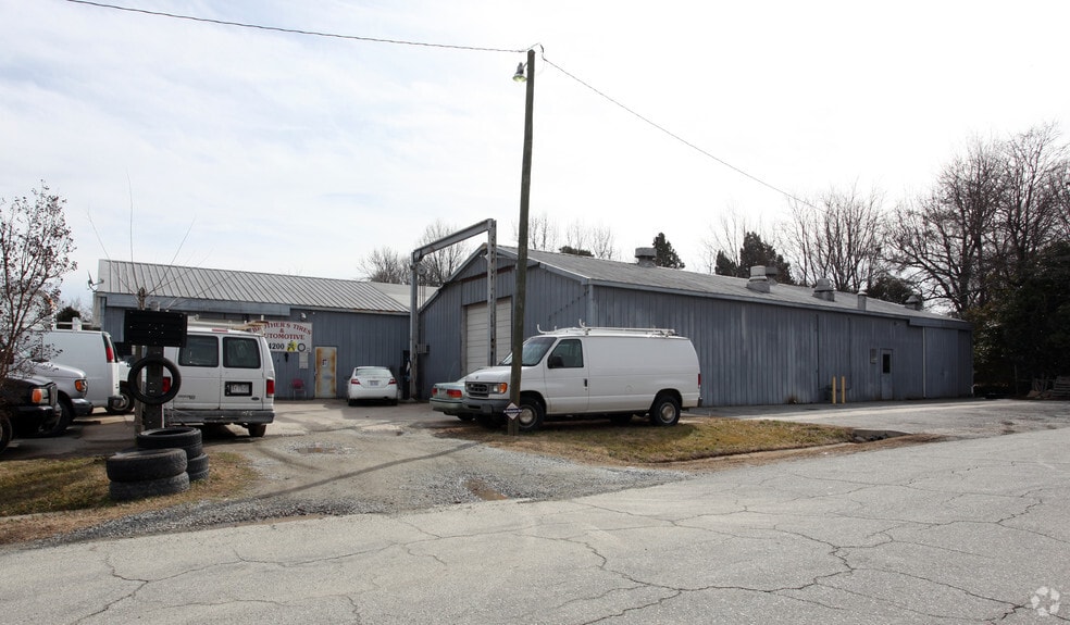 Primary Photo Of 209 Dartmouth St, Greensboro Auto Repair For Lease