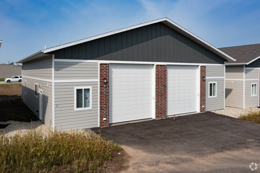 Primary Photo Of W239S3899 Big Bend Rd, Waukesha Warehouse For Lease