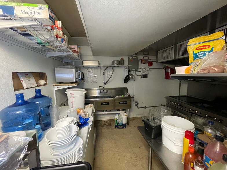 More Photos Of 13490 Orange Ave, Fort Pierce Bar For Lease