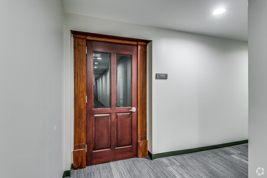 Photo of 17th Floor Ste 1760