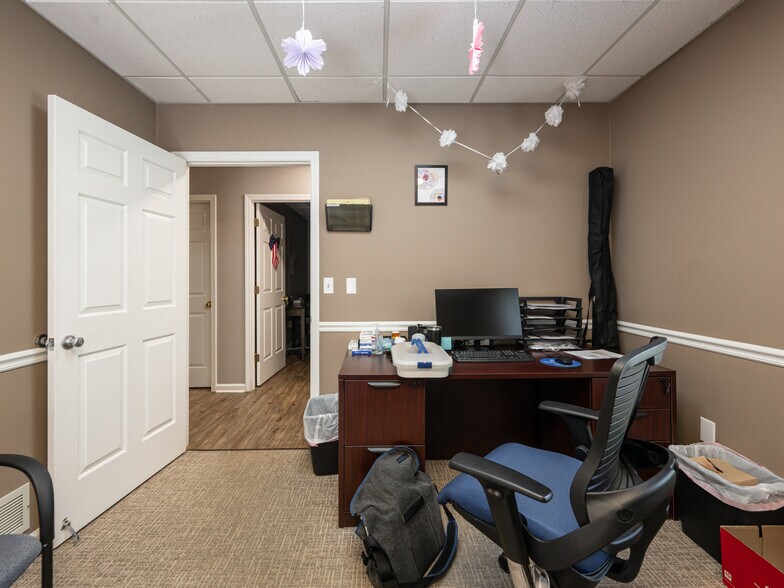 More Photos Of 1998 Hendersonville Rd, Asheville Medical For Sale