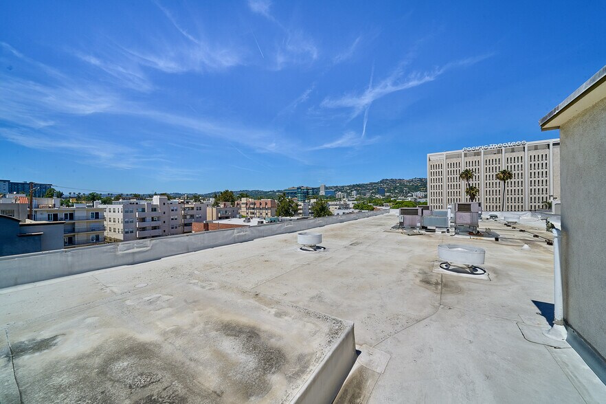 More Photos Of 112-122 S Robertson Blvd, Los Angeles Storefront Retail Office For Sale