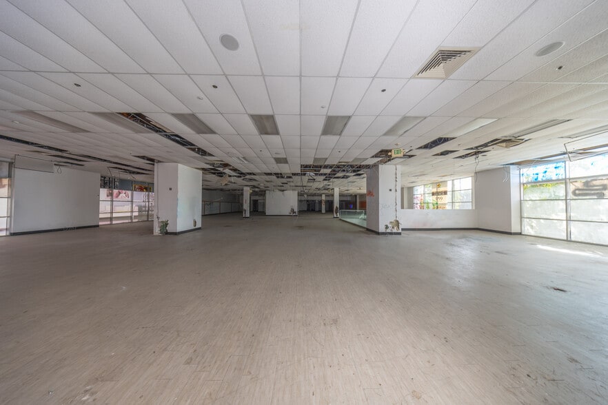 More Photos Of 6054 Pacific Blvd, Huntington Park Freestanding For Lease