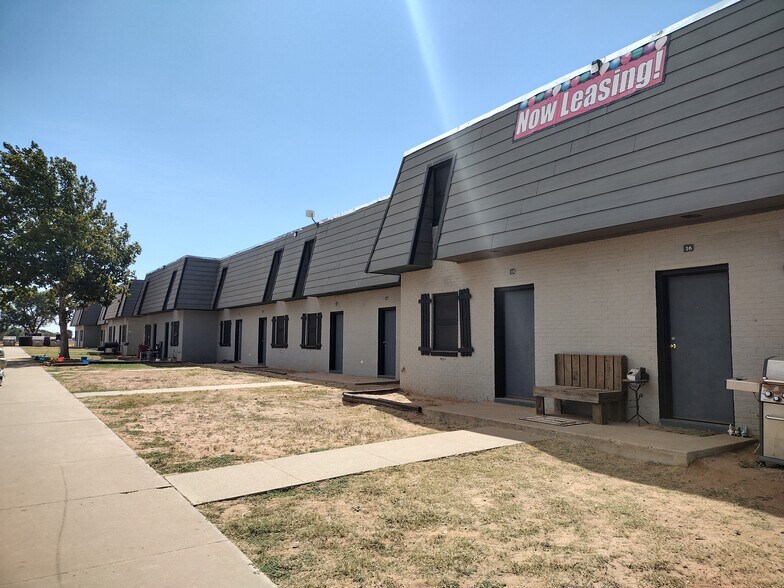 Primary Photo Of 2300 S 8th St, Lamesa Apartments For Sale
