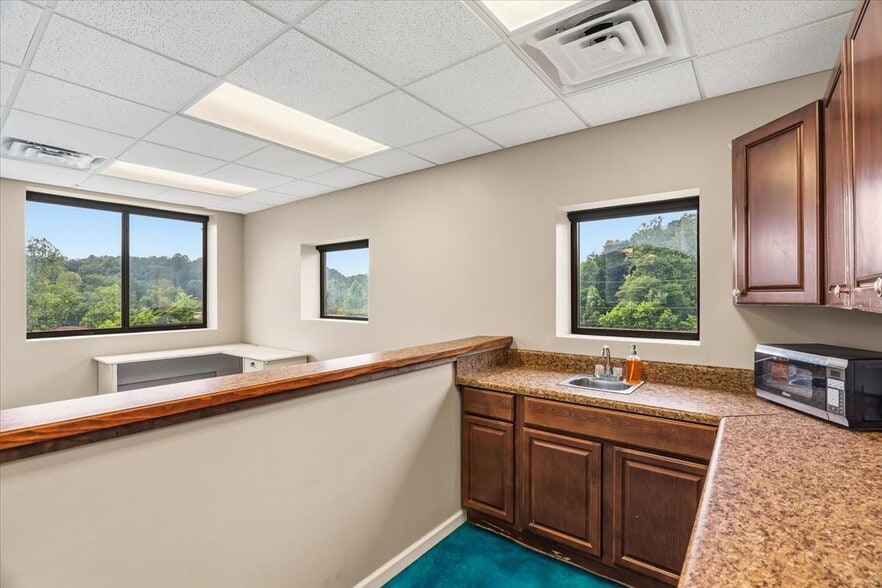 More Photos Of 106 Flow State Vis, Asheville Flex For Lease