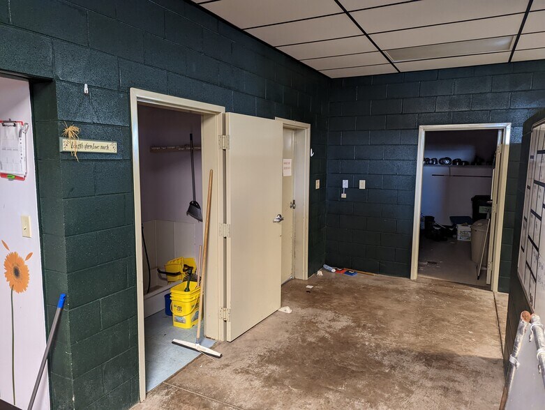 More Photos Of 2608 E Highway 76, Marion General Retail For Sale