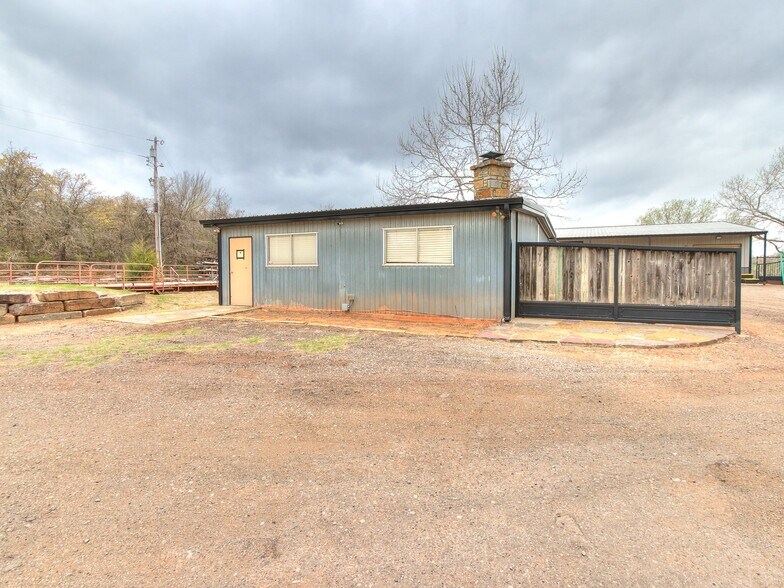 More Photos Of 6625 S Hiwassee Rd, Oklahoma City Showroom For Sale