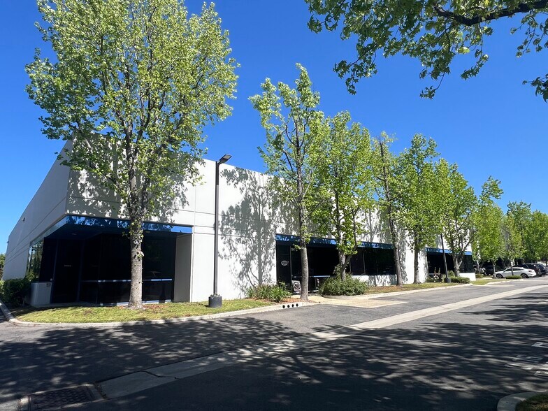More Photos Of 94 W Cochran St, Simi Valley Research And Development For Sale
