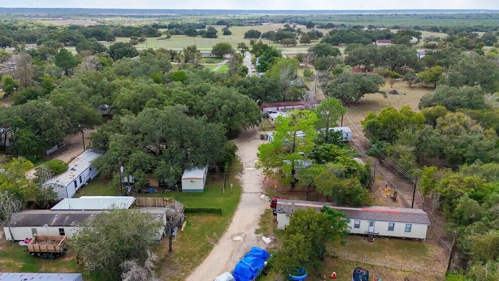 More Photos Of 102 Oak Ridge Dr, Floresville Trailer Camper Park For Sale