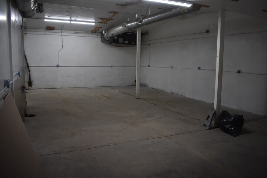 More Photos Of 5273-5275 E Washington Blvd, Commerce Warehouse For Lease