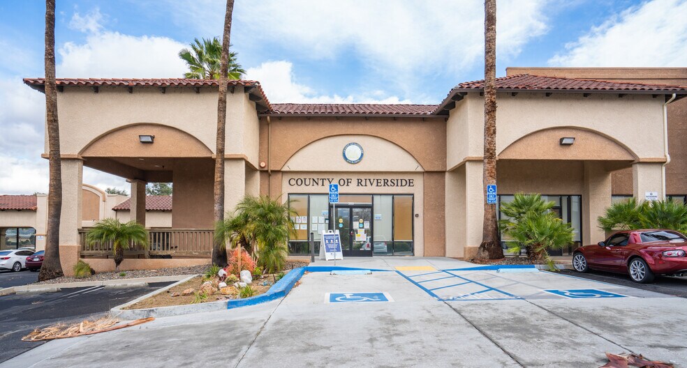 More Photos Of 31750-31764 Casino Dr, Lake Elsinore Storefront For Lease