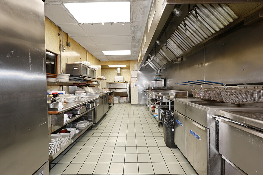 More Photos Of 128 Maple St, Manchester Restaurant For Sale