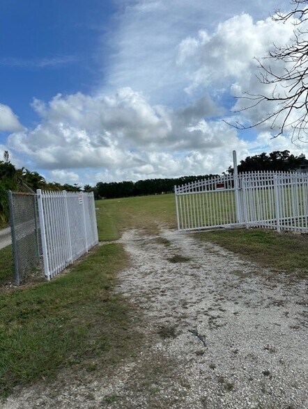 More Photos Of 24001 SW 202nd Ave, Homestead Land For Lease