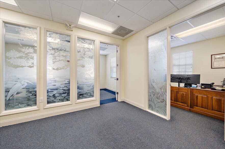 More Photos Of 5601-5605 Marquesas Cir, Sarasota Office For Sale